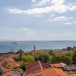 feels-like-home-beato-river-view-with-balcony.hotels-lisbon-portugal.com/